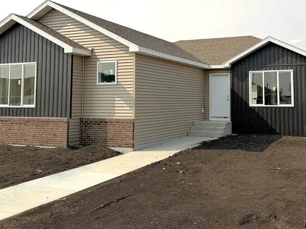 2575 Golden Ln S, Fargo, ND 58104
