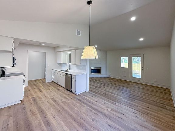 2nd image of 8813 Rambling Rd