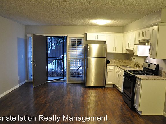 4th image of 3952 Iowa St APT 08