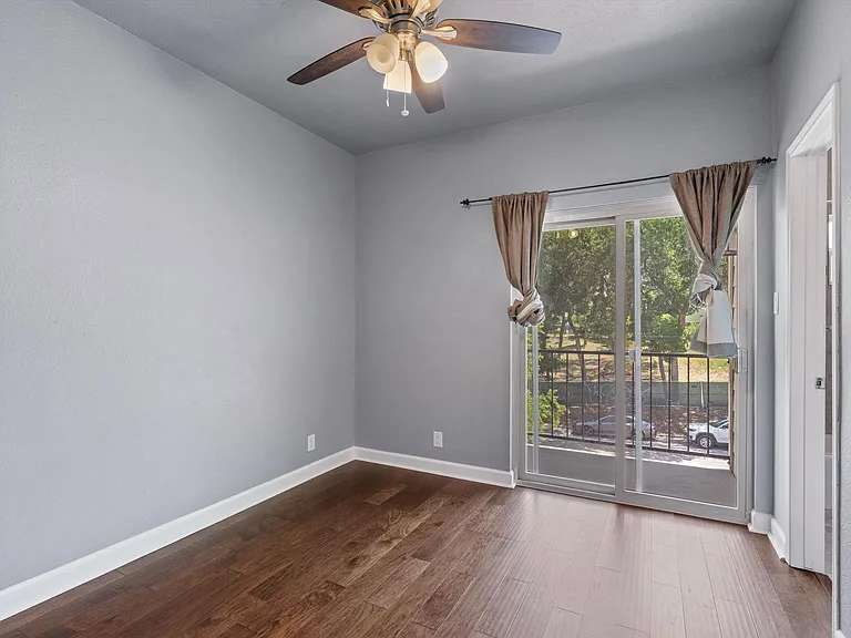 2414 Longview St #303 — Photo 10