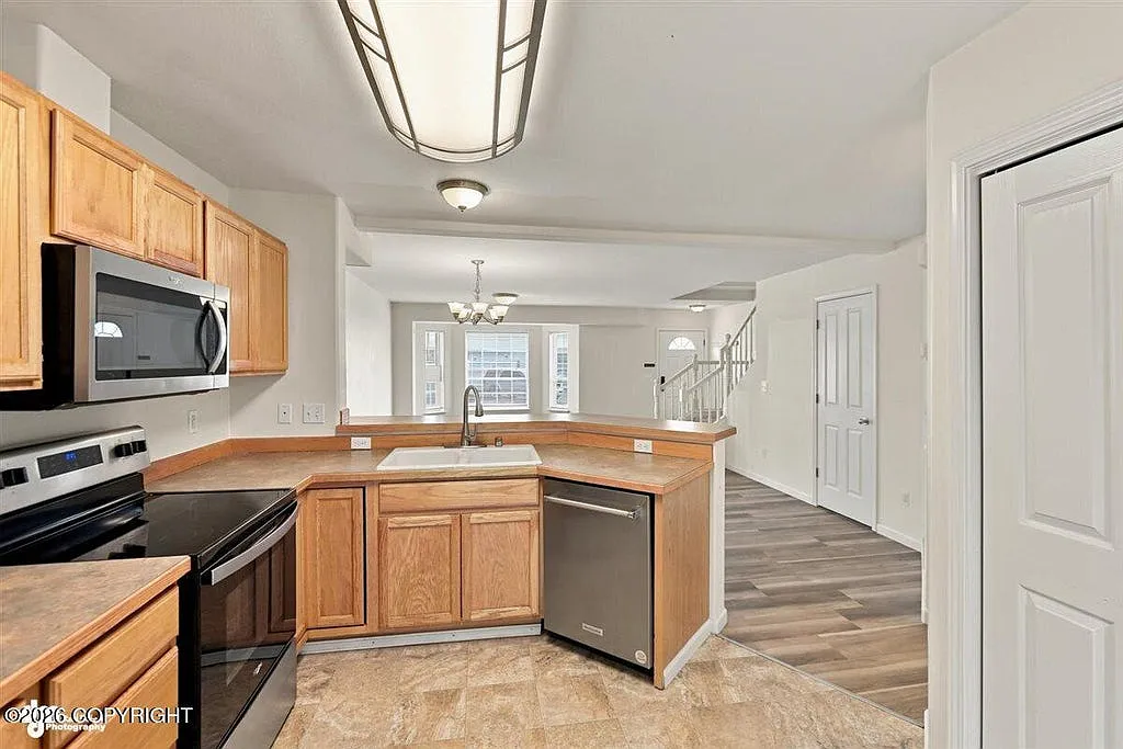 3 bed, 1.5 bath, 1350 sqft, $2,850 — Photo 3