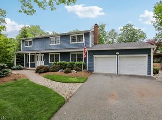 99 Algonquin Trl, Oakland, NJ 07436
