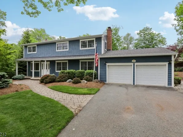 99 Algonquin Trl, Oakland Boro, NJ 07436