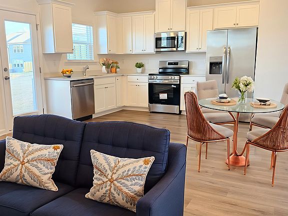 2nd image of 182 Milledge Commons Dr