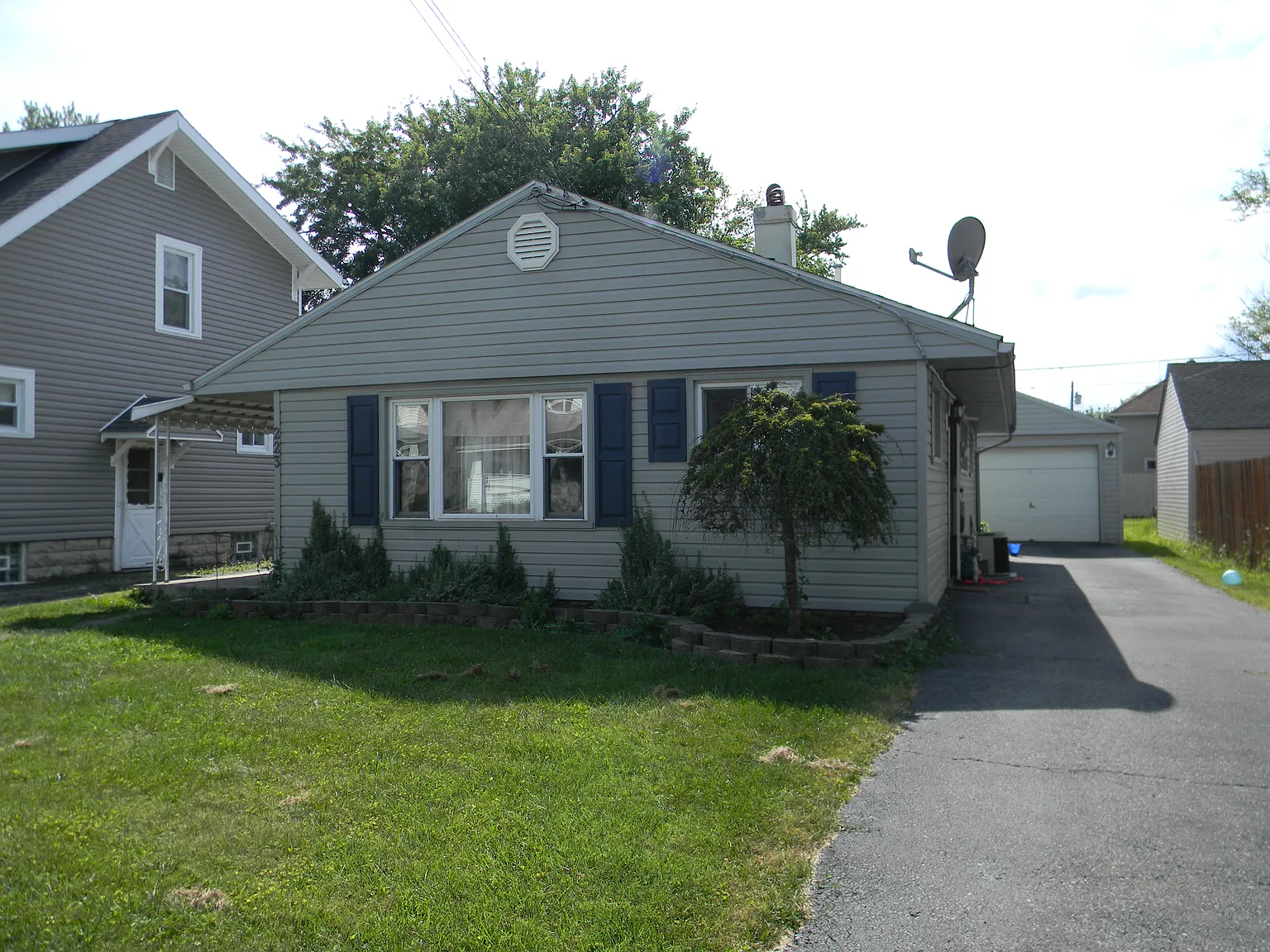 223 Homer St photo 1