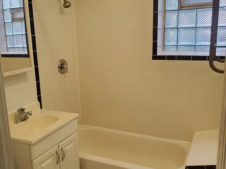 1523 W Lunt Ave #1A — Photo 7