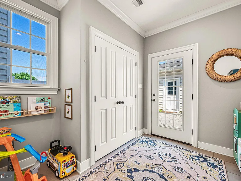 625 W Mulberry St — Photo 17