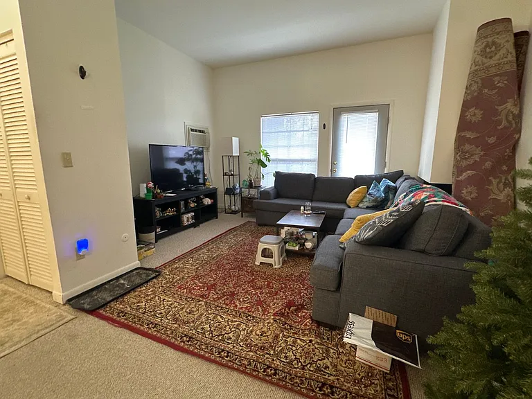University Park Apartments near Cornell University — Photo 769
