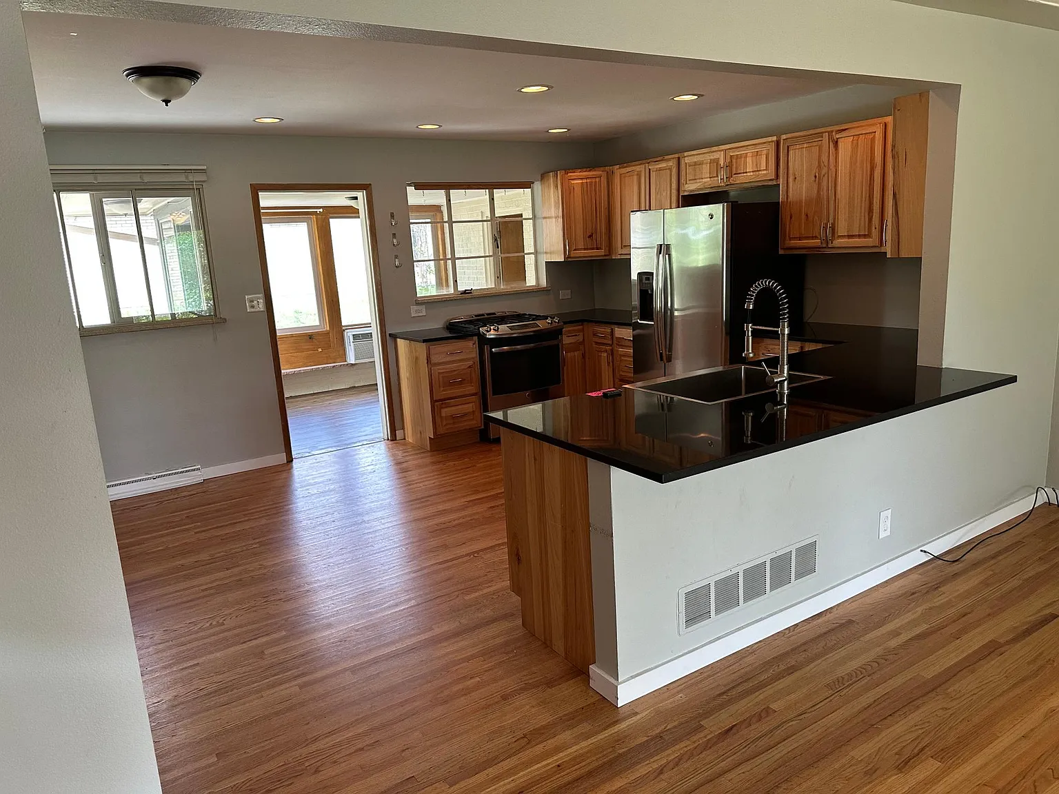 2 bed, 1304 sqft, $2,500 — Photo 3