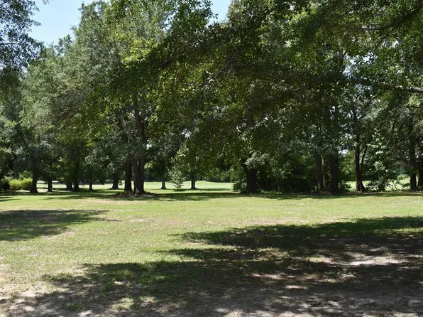 26 Fairway Dr, Manning, SC 29102