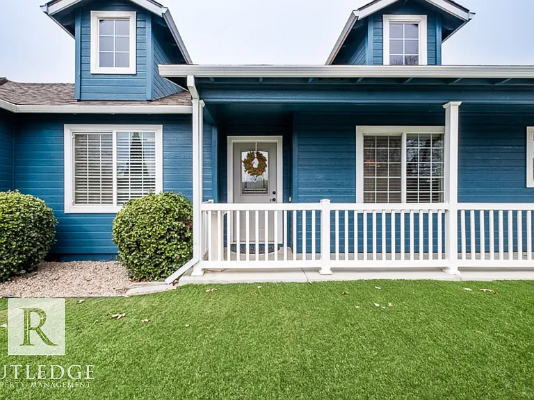 1013 Hope Dr — Photo 3