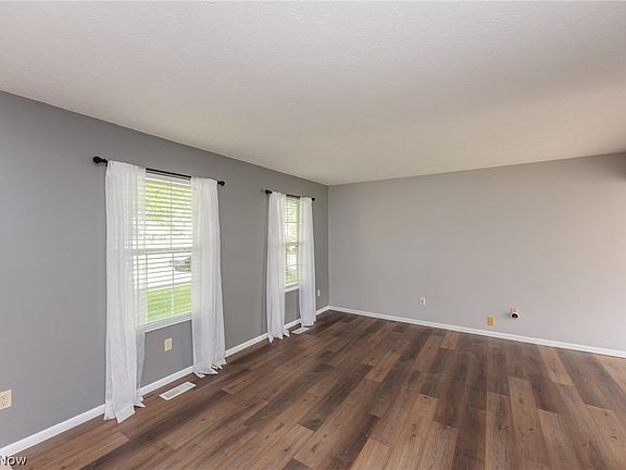 4th image of 671 Tioga Trl