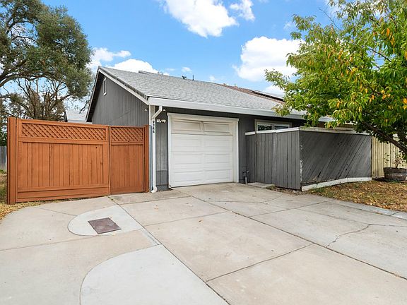 5th image of 9344 Aizenberg Cir