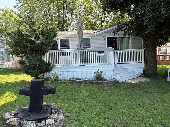 4th image of 23-47 Woodhaven Dr E