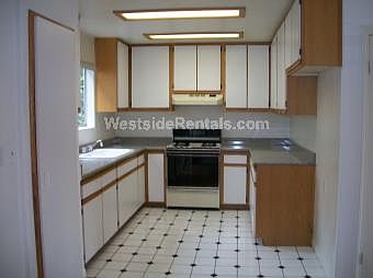 2nd image of 75 Marion Ave APT 3