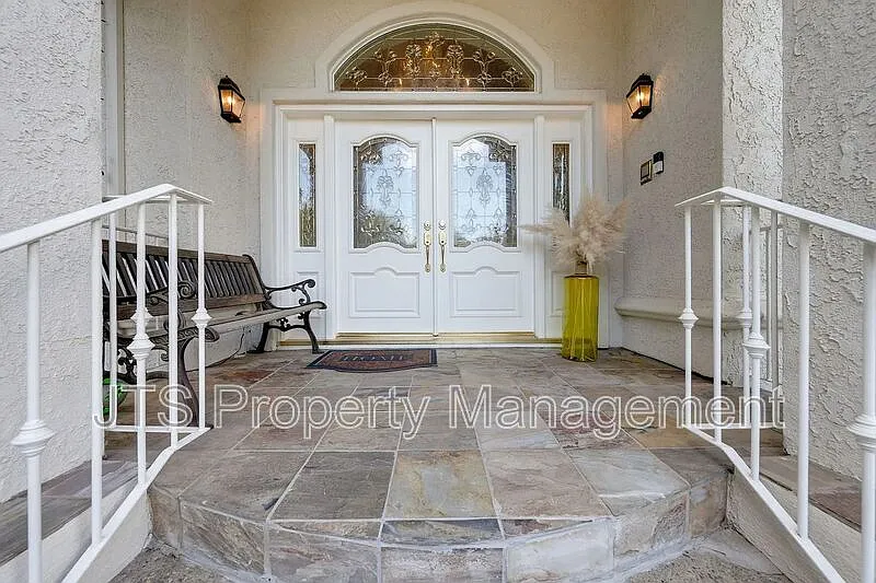 4 bed, 4.0 bath, 3570 sqft, $5,100 — Photo 3