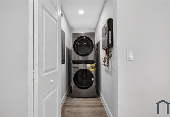 4th image of 706 Dundas Ct