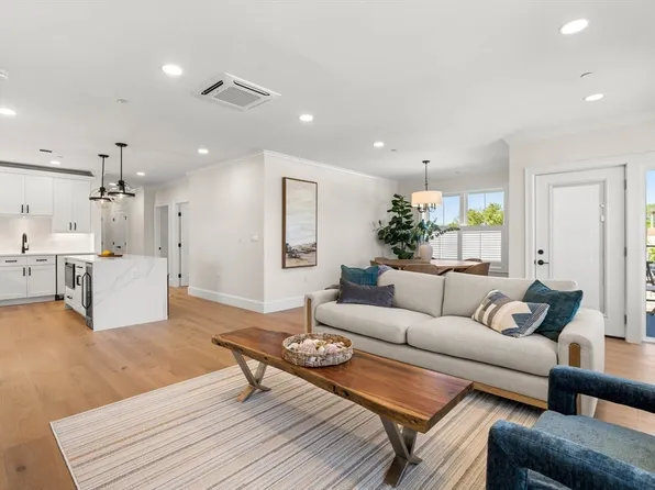 16 Franklin St #1303, Salem, MA 01970