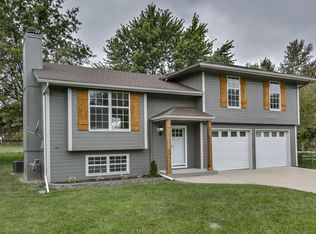 10416 N Baltimore Ave, Kansas City, MO 64155