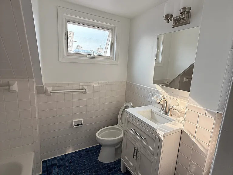 96 Munroe St #2 — Photo 8