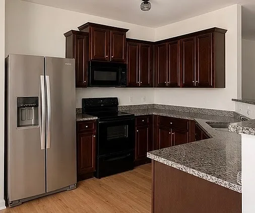 637 Oakside Pl — Photo 1