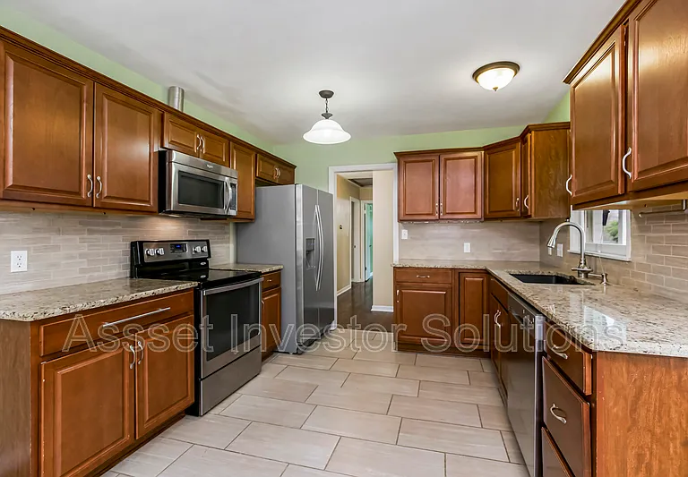 8400 State Line Rd — Photo 8
