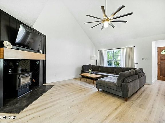 5th image of 3144 Kingsmore Dr