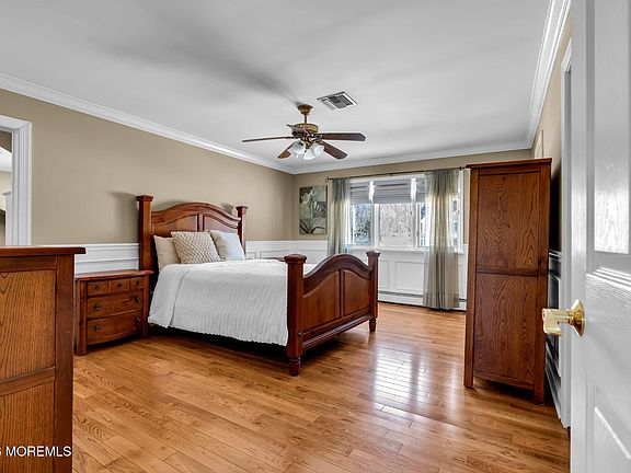 5th image of 464 Penn Avenue N