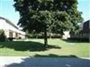 3230 Kingsbrooke Dr APT 401, Jackson, MI 49202