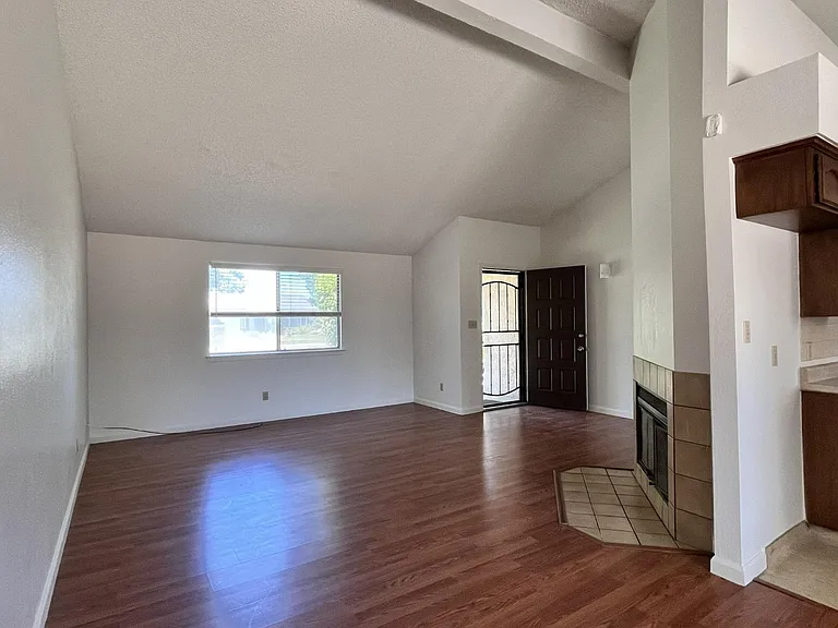5337 W Richert Ave — Photo 6