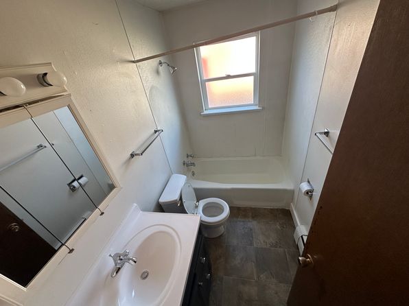 406 W State St #7, Williamsburg, IA 52361