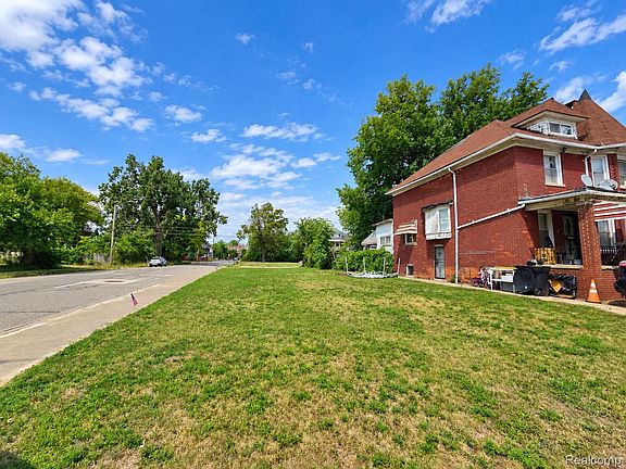 4th image of 411 Hague St