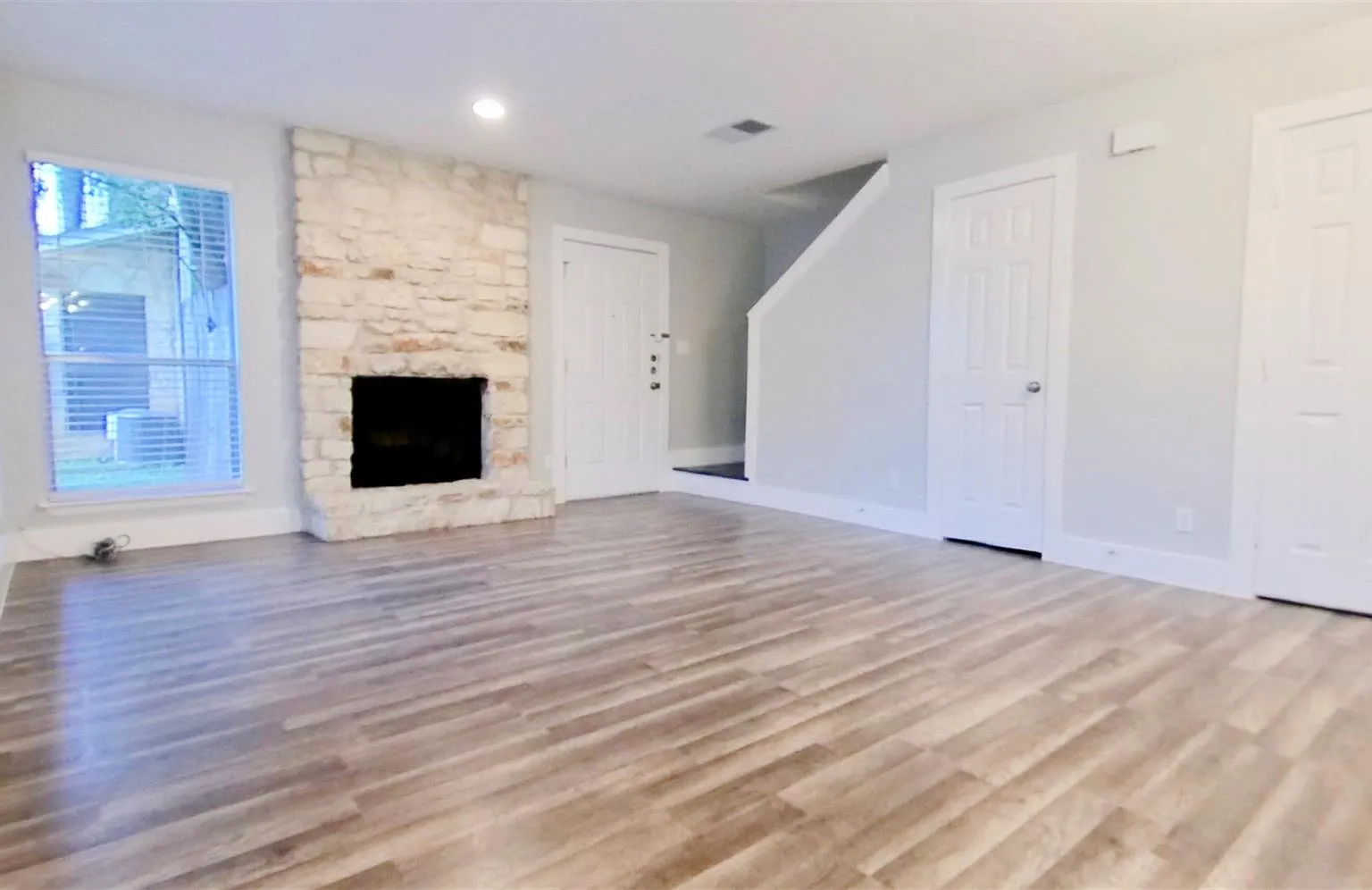 2 bed, 1.5 bath, 1030 sqft, $1,895 — Photo 4