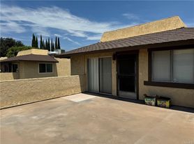 5426 McCulloch Ave, Temple City, CA