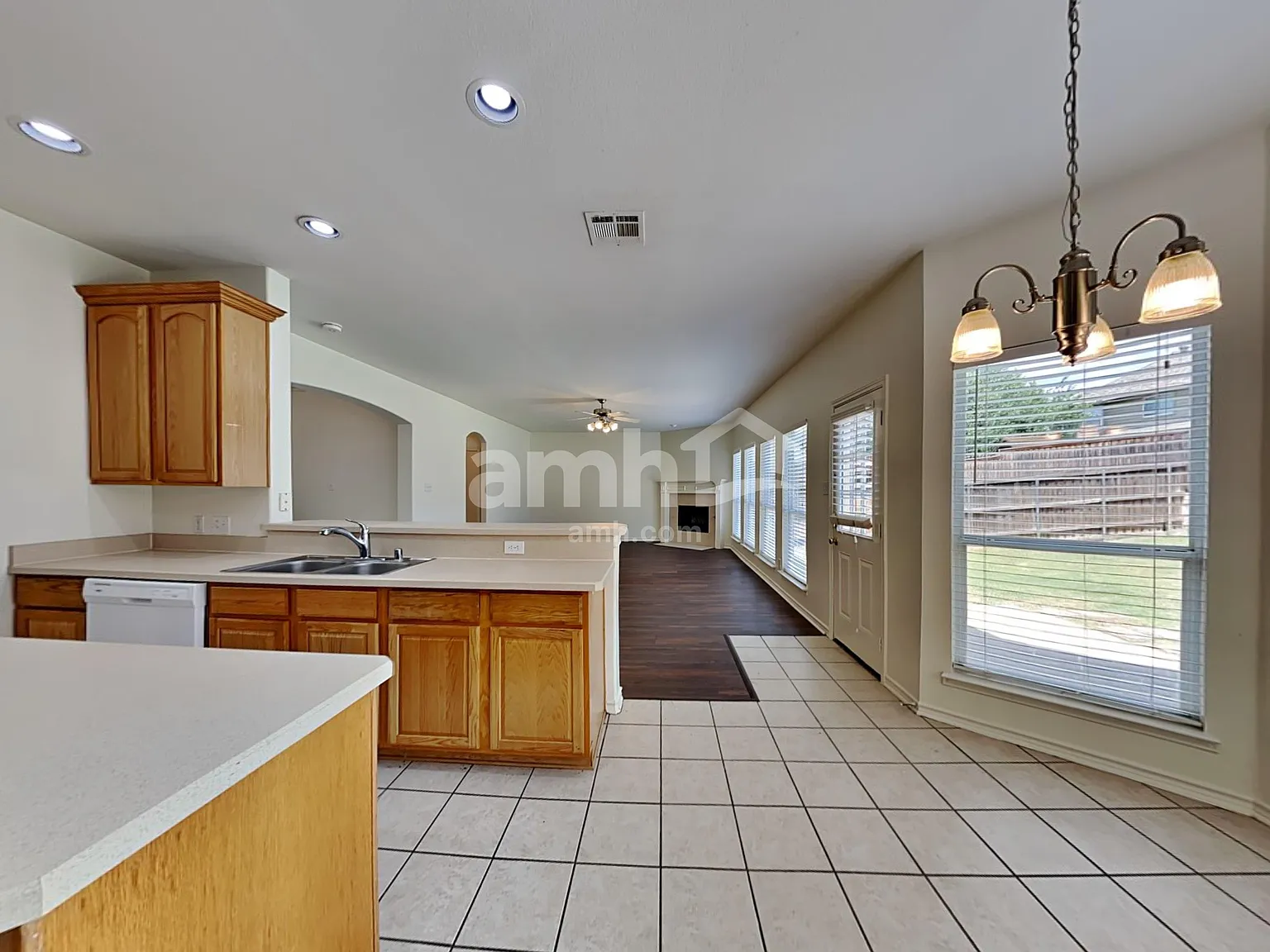 3 bed, 2.0 bath, 2260 sqft, $2,745 — Photo 4