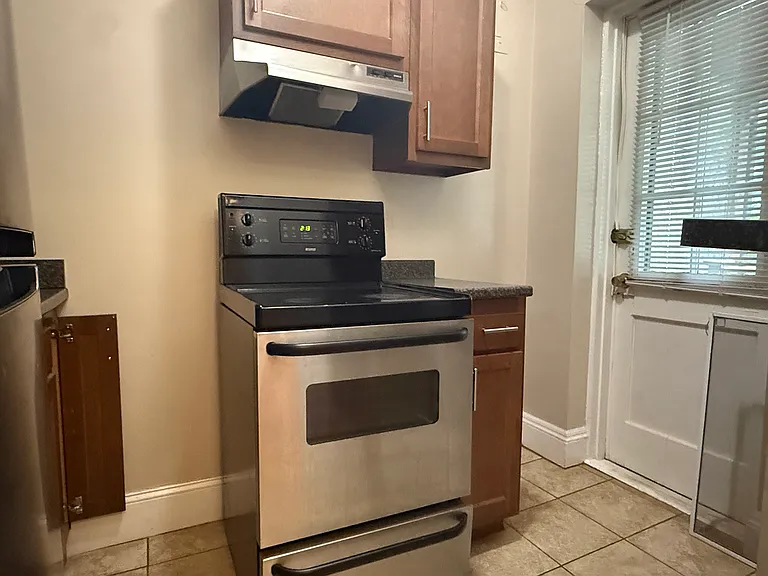 179 Winthrop Rd #8 — Photo 2