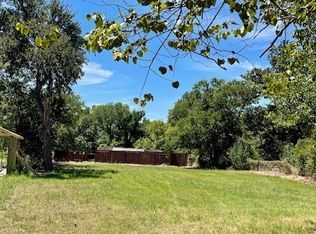 505 E 4th St, Cameron, TX 76520