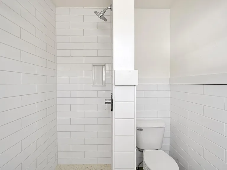 141 Howard St #5 — Photo 10