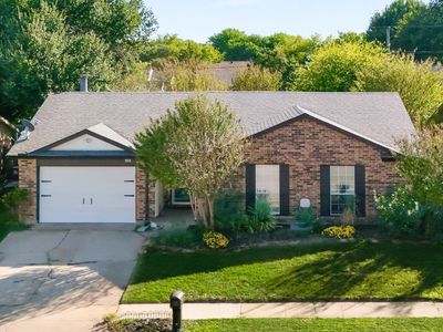 814 W Embercrest Dr, Arlington, TX, 76017