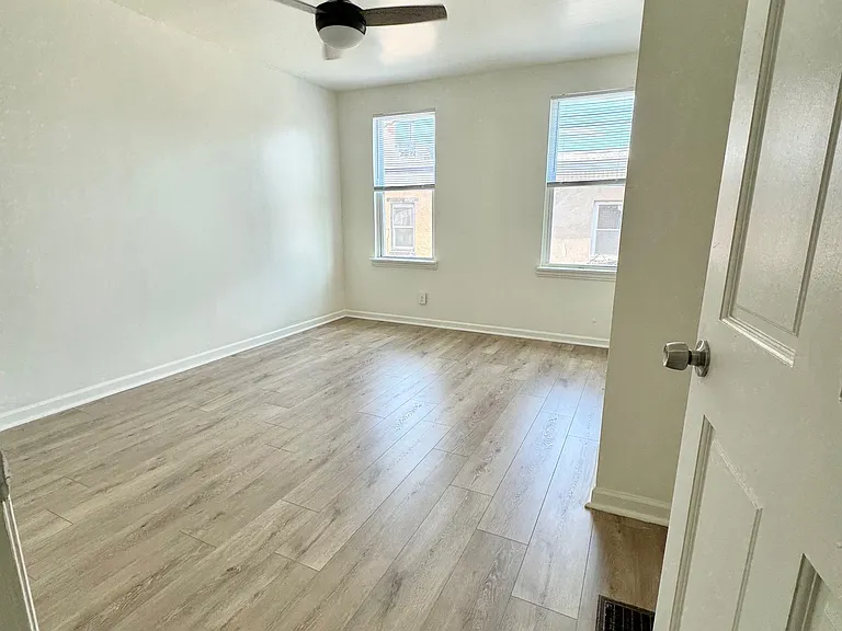 2030 Waterloo St — Photo 5