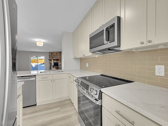 4th image of 9508 W Ontario Dr