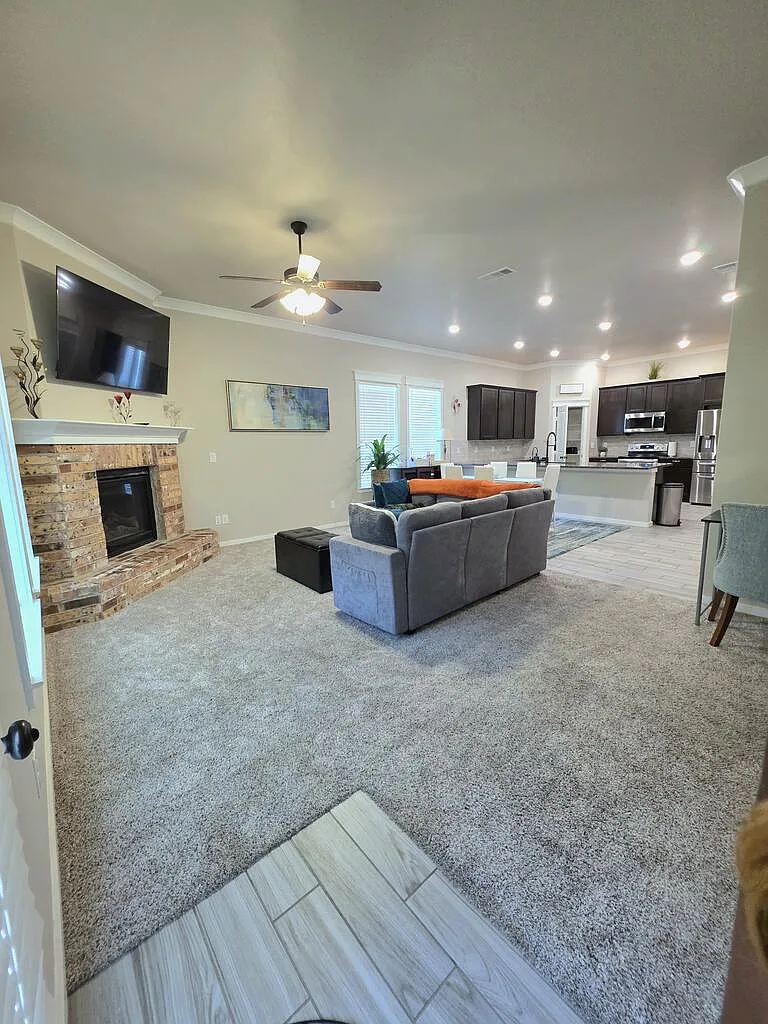3 bed, 2.0 bath, 1923 sqft, $4,150 — Photo 4