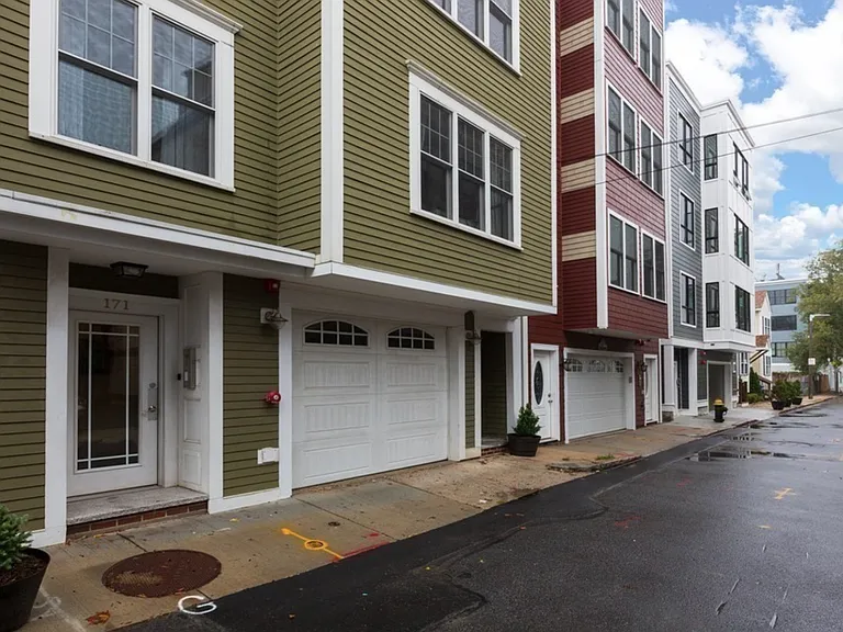 171 Bowen St #1 — Photo 9
