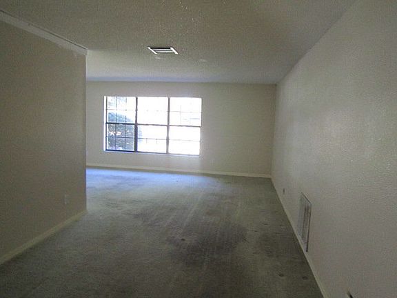 5th image of 56 Fleetwood Dr