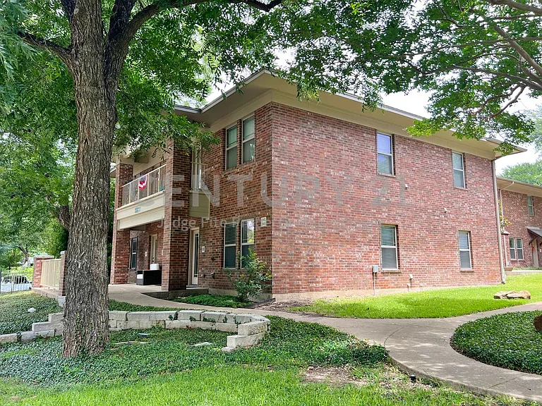420 W Franklin St #10 — Photo 12