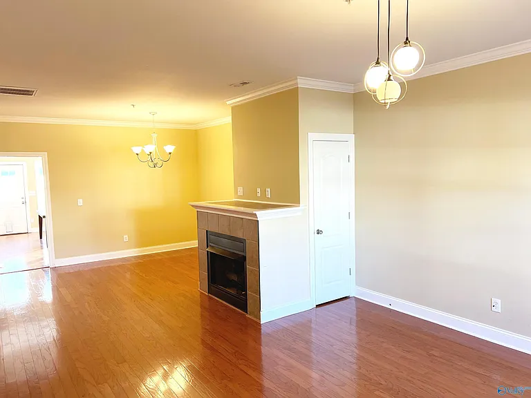 470 Shamrock Dr — Photo 3