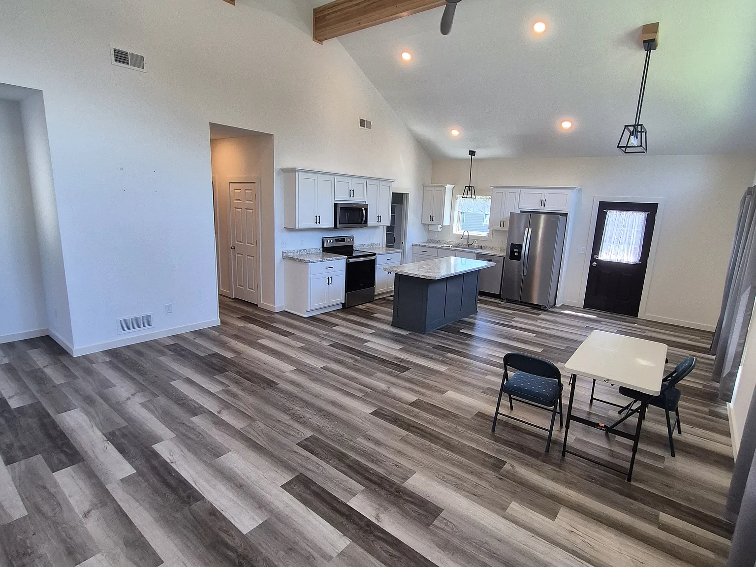 2 bed, 1200 sqft, $2,495 — Photo 4