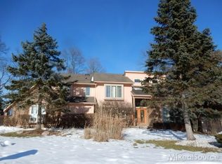 4806 Lenomar Ct, West Bloomfield, MI 48322
