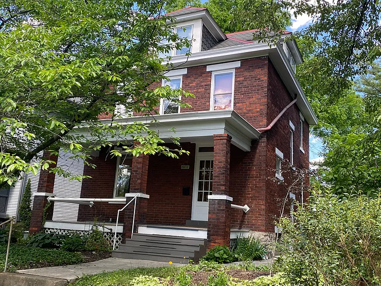 2580 Glenmawr Ave — Photo 1