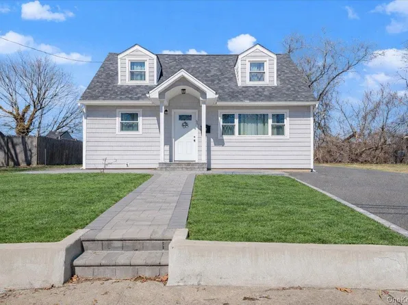 69 Parkway Boulevard, Wyandanch, NY 11798